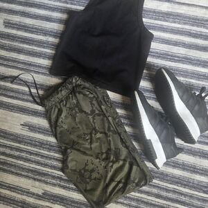 Lululemon Athletica Green Ankle Cropped Pants